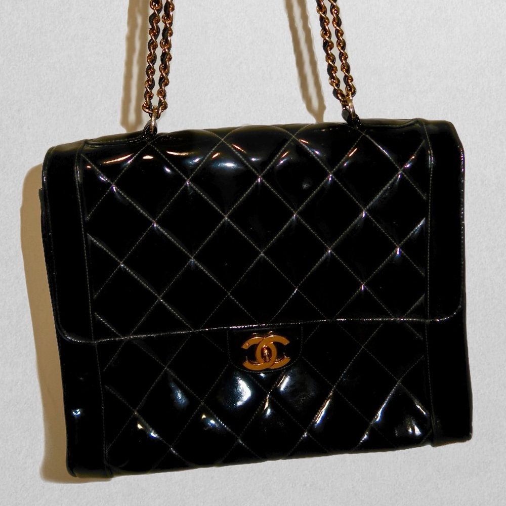 CHANEL authentic Glossy Black Quilted Shoulder Bag - Picture 2 of 6